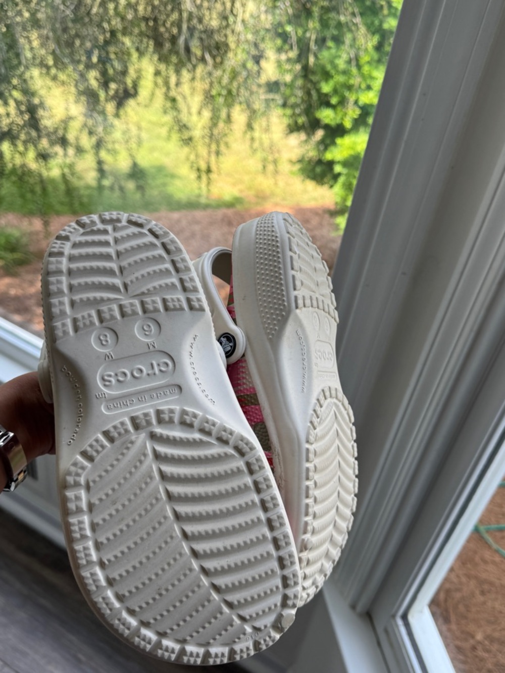 CROCS White Clog with Pink and Green Ikat Print 8 women’s - Picture 5 of 5
